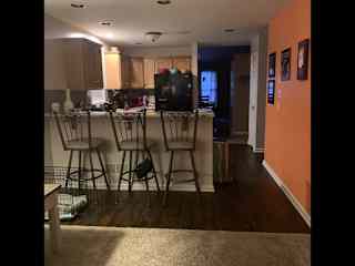 Kitchen with breakfast bar