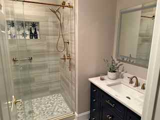 Guest bathroom.