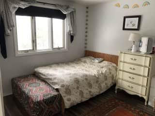 Upstairs bedroom (full bed)