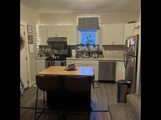 Cozy kitchen, with all new appliances