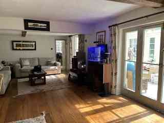 Another view of the lounge.