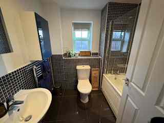 Sitters bathroom