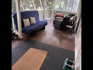 Private lanai / gym / dining / relaxation space