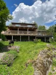 Veranda overlooking property, with covered and open sections providing beautiful views of Mount Sutton // Véranda donnant sur la propriété avec sections couvertes et à découvert offrants des vues magnifiques du Mont Sutton