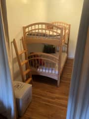 Bunk-bed cubby for extra sleeping options (brand new mattresses)