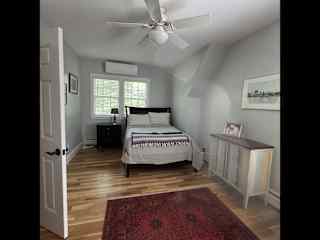 Guest bedroom. ( 2nd floor)