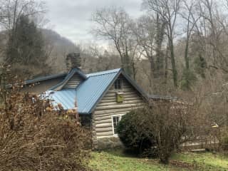 The cabin in winter. We are on the Rocky Broad River and nestled in the Hickory Nut Gap Gorge, a beautiful mountain area with stone cliffs, hiking trails, and a large mountain lake. We’re five minutes to shops, a brewery and restaurants.