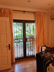 Spare bedroom with view of the garden. You can choose the spare or the master bedroom as you wish