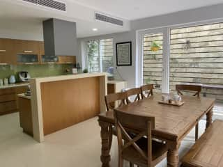 Open plan dining room & kitchen