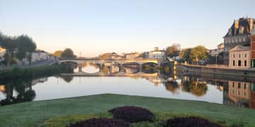The river Charente, with on the right the Courvoisier building.