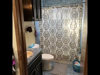 Upstairs guest/sitter full bathroom.