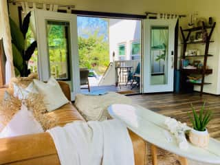 Double doors leading to front lanai