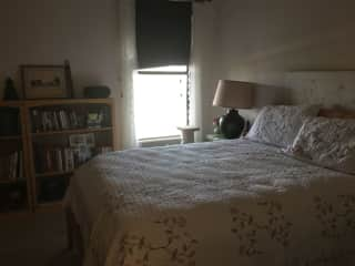 Guest room with 100% cotton sheets and quilt