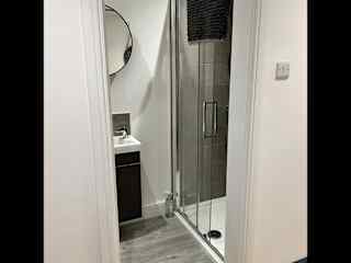 Bedroom en-suite showet
