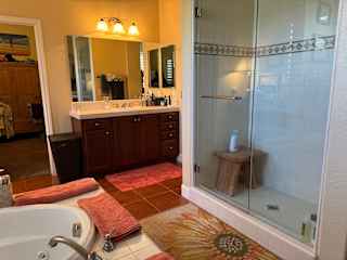 Master/Owners Bathroom
