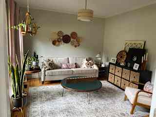 Front sitting room.