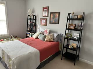 second bedroom with queen bed.