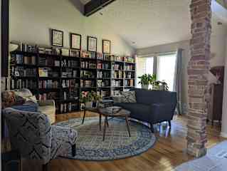 Entry room/library