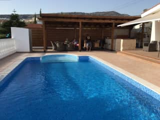 Private pool, bar and barbecue