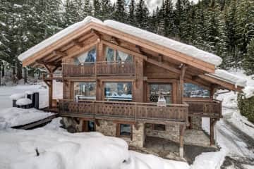 Front of the chalet in the winter