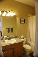 full bathroom for sitters