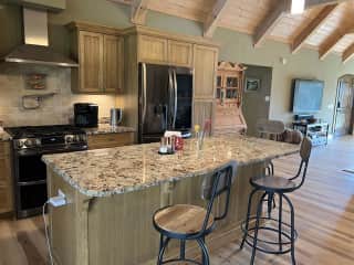 Kitchen - the island is also a good place to work!