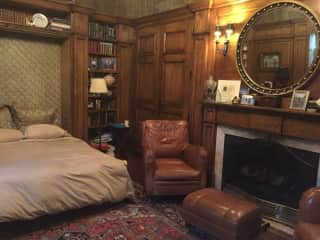 Library w/ Murphy bed