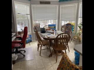 Dining room with lots of light and desktop area to the left, useable for work if wanted.