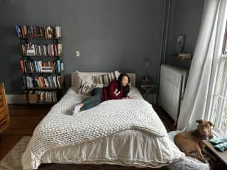 Guest bedroom with queen memory foam mattress