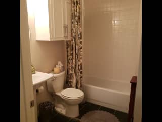 The sitter's en suite has a full bathroom with plenty of linens and the necessary amenities.