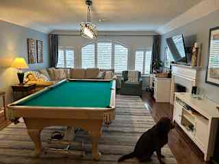 Fireplace, billiards, dartboard, chess, etc.