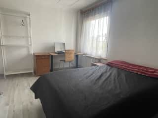 Bedroom and Homeoffice area