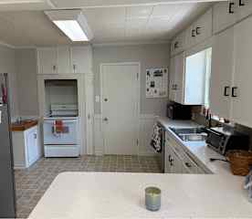 Full kitchen, including toaster and coffee maker