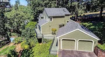 Our two bedroom two bath home is less than 10 minutes from downtown Eugene and yet it has the feeling of a vacation oasis.