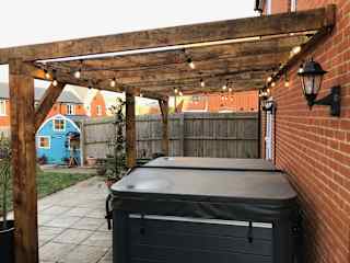 Garden/patio/hot tub area