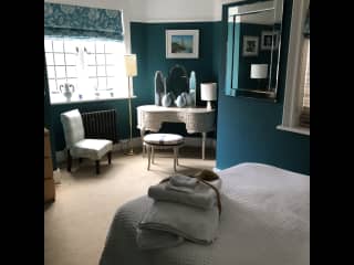 Double bedroom for guests.