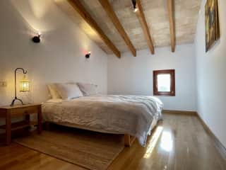 Guest bedroom with queen size bed with sunrise view.