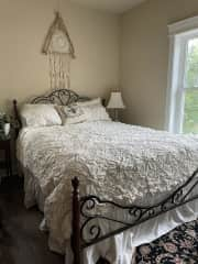 Guest bedroom w/queen bed on main floor