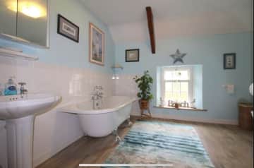 Main 2nd floor bath with enclosed shower