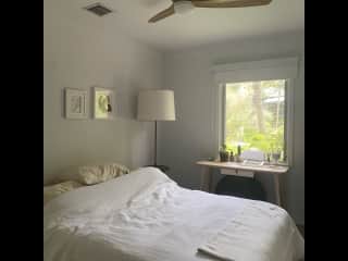 Bedroom (queen size bed)
* desk will be removed.
