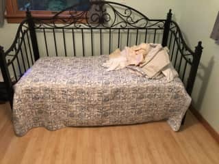 Trundle bed