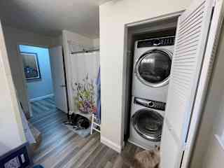 Full bath with laundry room
