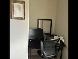 Workspace in bedroom - connect your laptop to the monitor