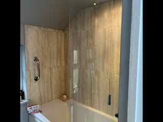 Bath/shower