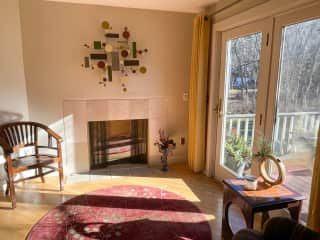 Entry area, gas fireplace and door to the deck