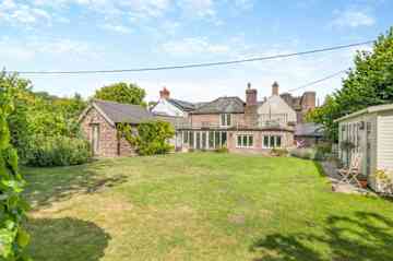 Garden / rear of house