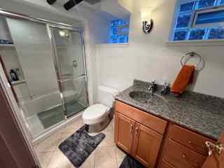 Full bathroom in guest suite