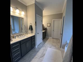 Main floor bath.