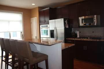 Kitchen - Breakfast Bar and Stainless appliances