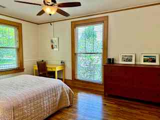 Lots of natural light, empty drawers so you can unpack and settle in